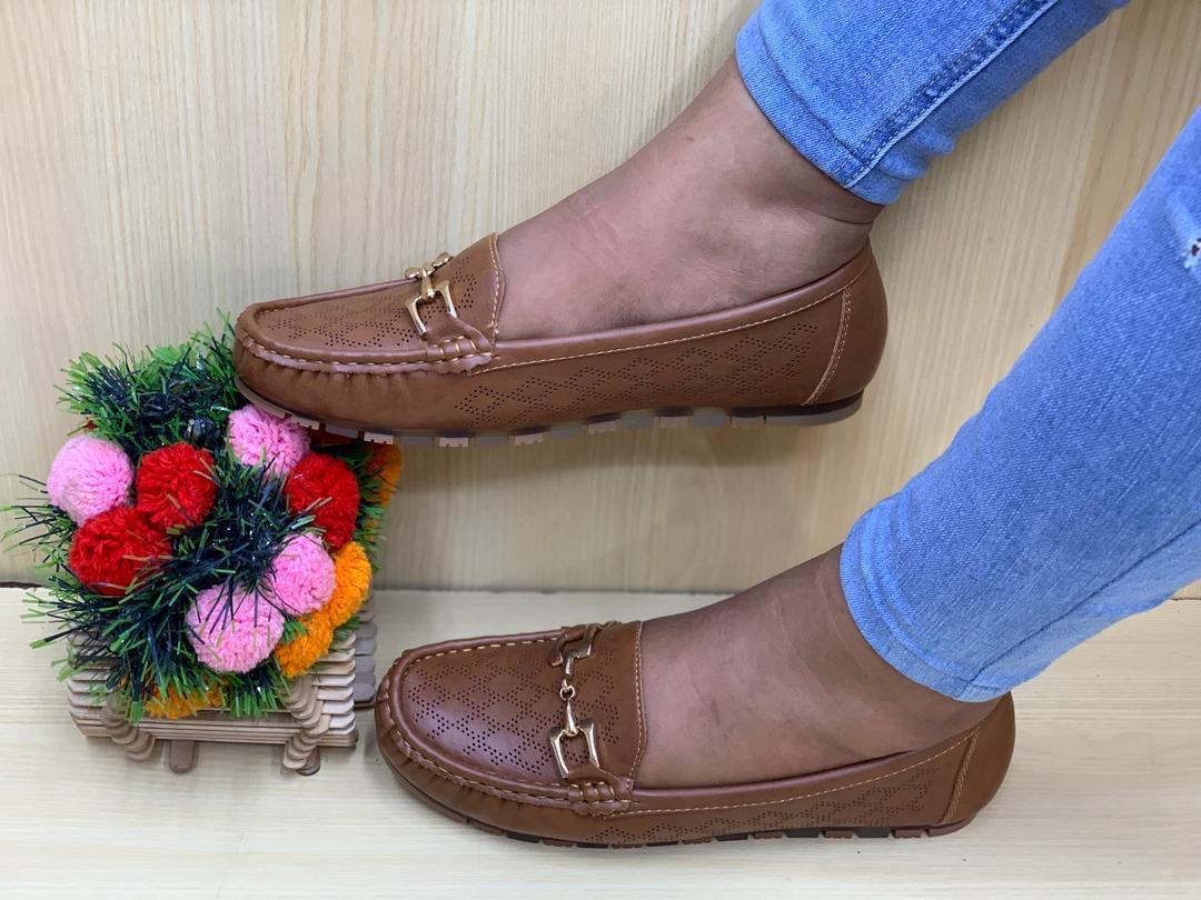 FLAT SHOES