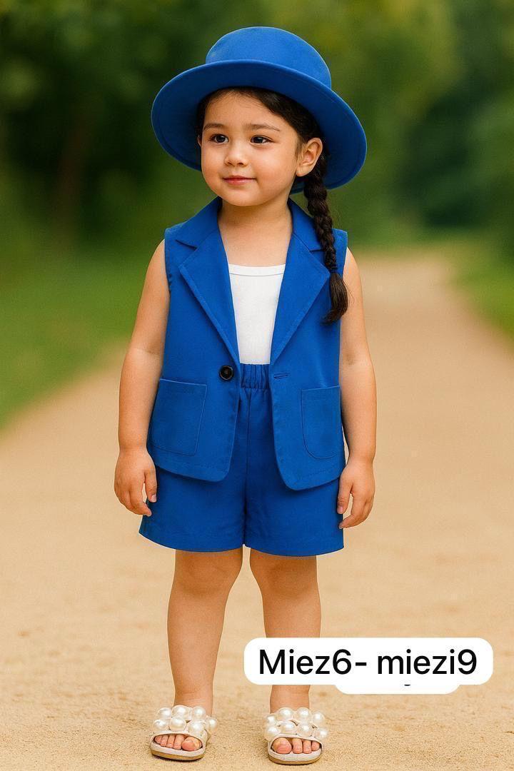  outfit worn by the child is a fashionable two-piece suit set